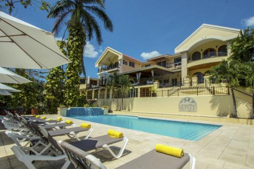 luxury hotels in Placencia Village