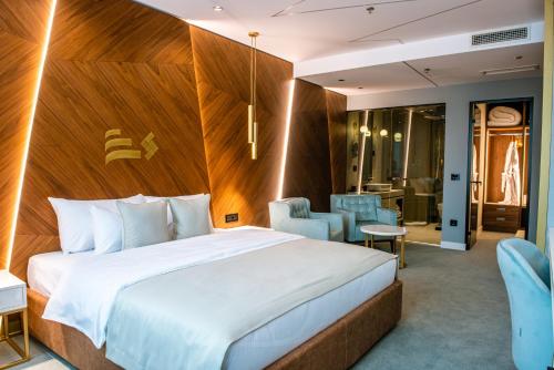 luxury hotels in Backa Region