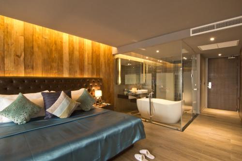 luxury hotels in Khao Lak