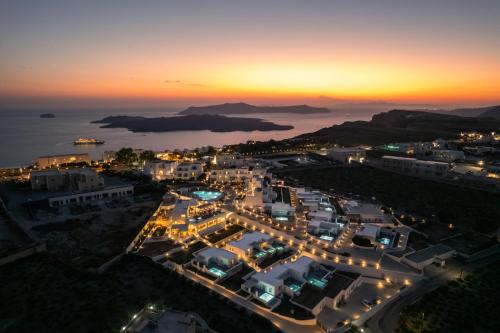 luxury hotels in Fira