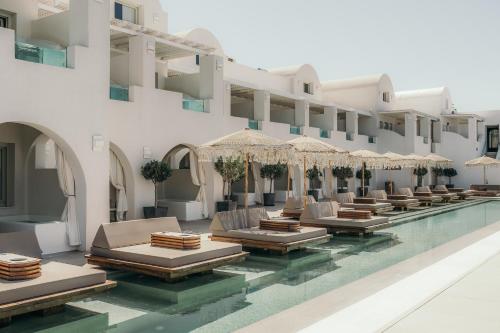 luxury hotels in Fira