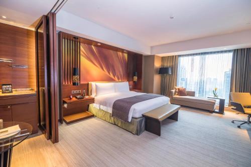 luxury hotels in Metro Manila