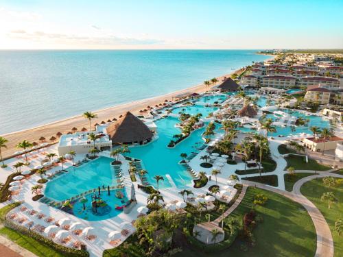 luxury hotels in Puerto Morelos