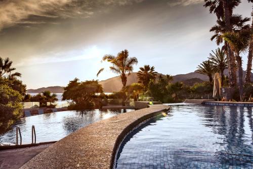 luxury hotels in Àrbatax