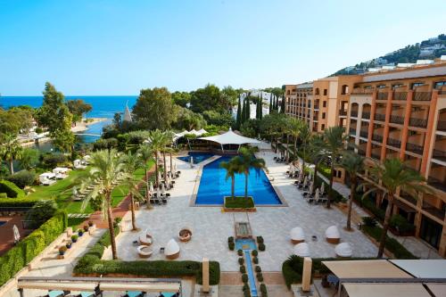 luxury hotels in Santa Eularia Des Riu