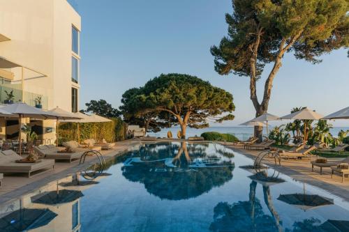 luxury hotels in Santa Eularia Des Riu