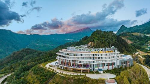 luxury hotels in Lao Cai
