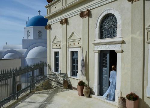 luxury hotels in Akrotiri