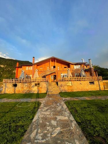 luxury hotels in Korçë County
