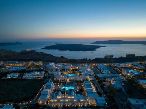 luxury hotels in Fira