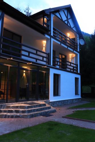 luxury hotels in Deva