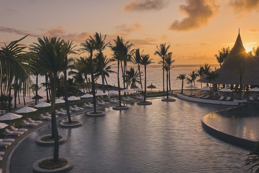 luxury hotels in Belle Mare