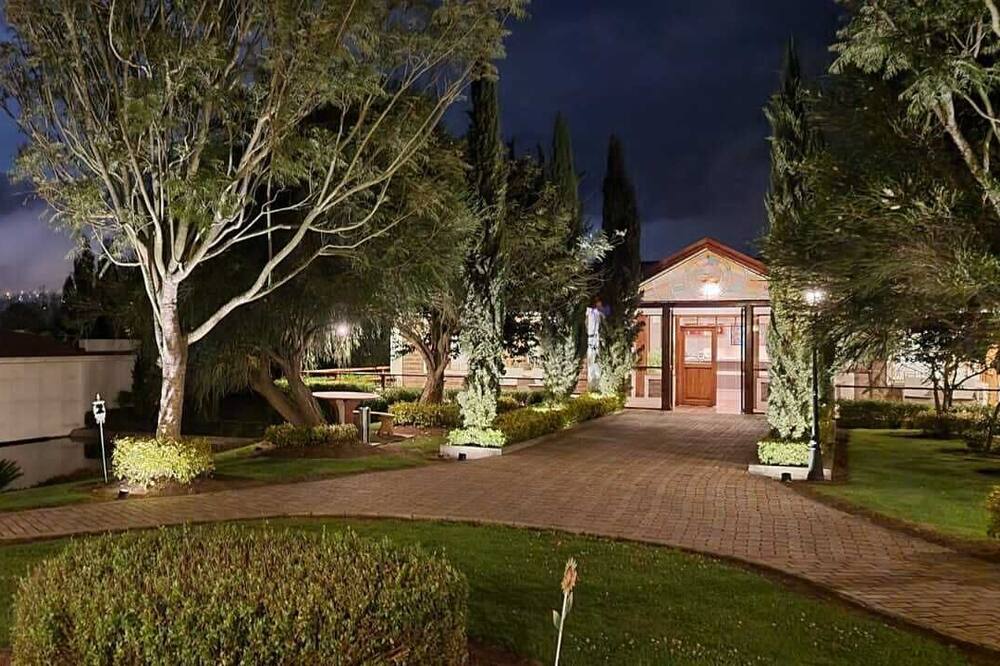 luxury hotels in Puembo