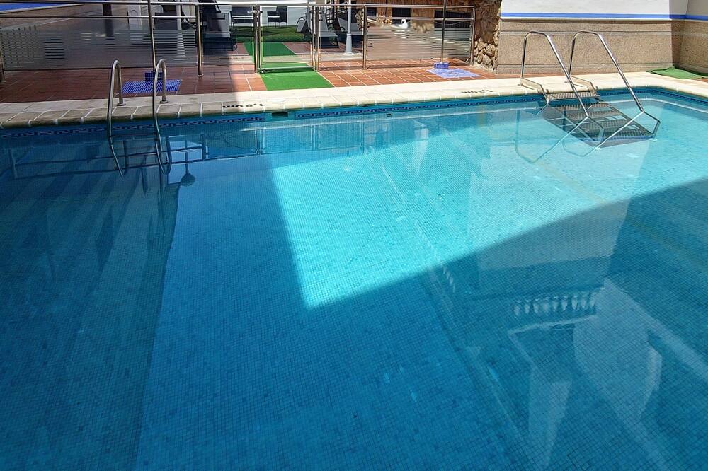 luxury hotels in Caceres Province